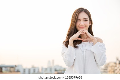 优雅美女下午茶时光